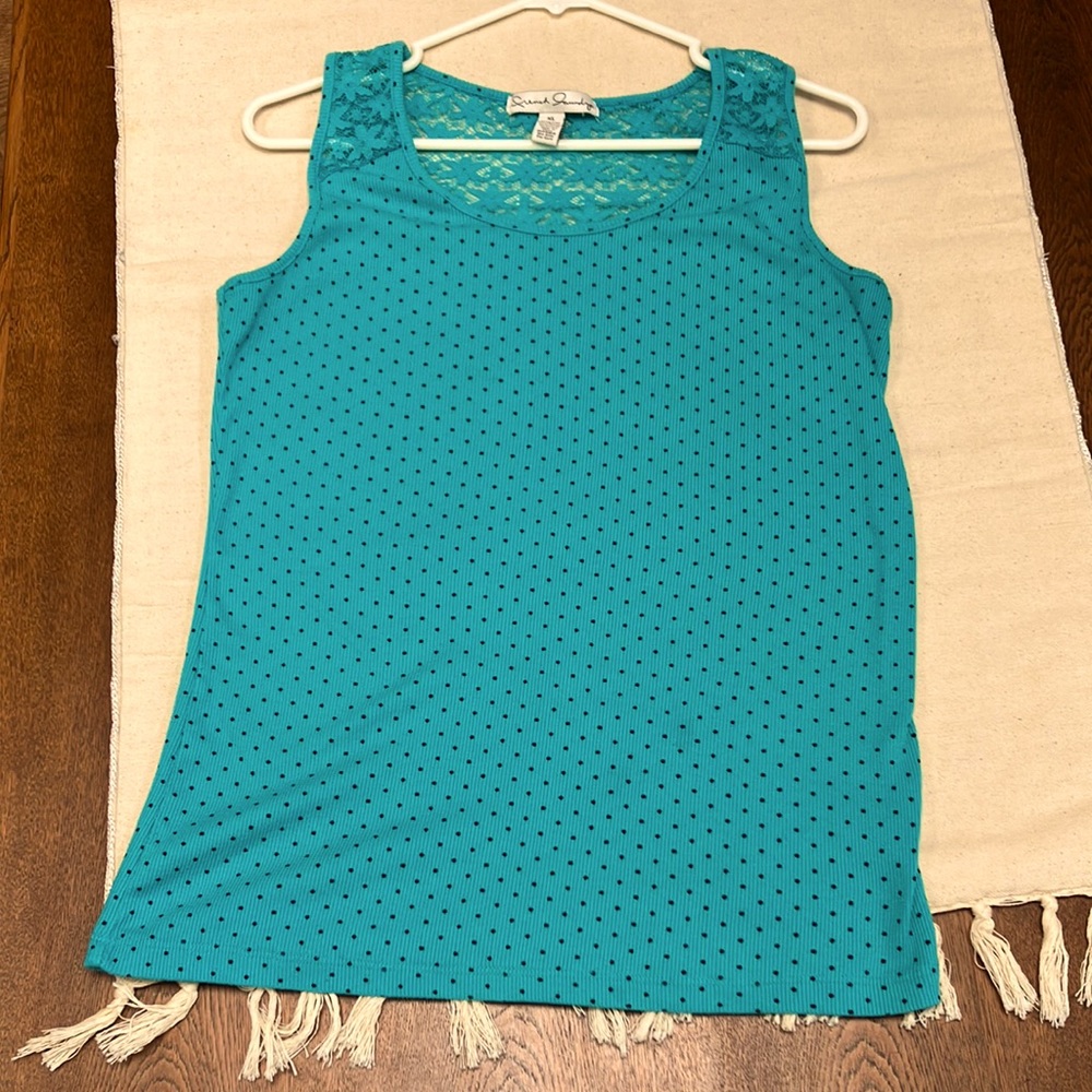 Turquoise Lace/stretchy cloth tank XL. Lace back/shoulders. Tiny black dots.